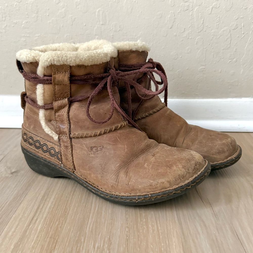 UGG Australia Cove Toast Sheep Shearling Ankle Boots, Women’s Size 8